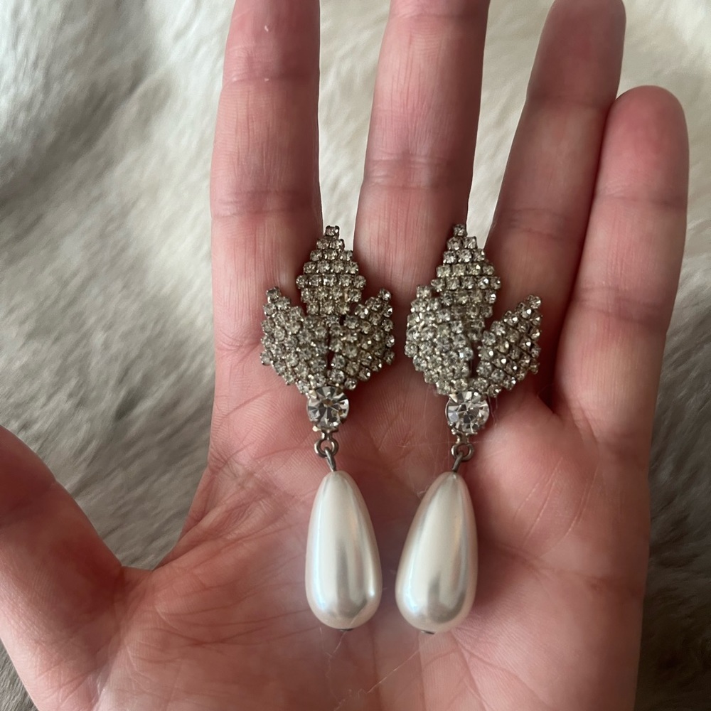 Rhinestone and hanging pearl clip on earrings